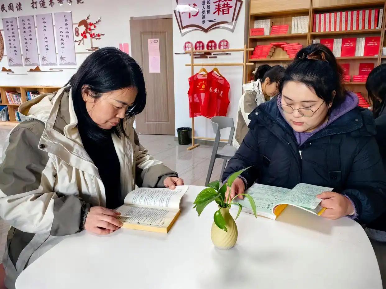 幕色文化娱文随读跨媒介阅读